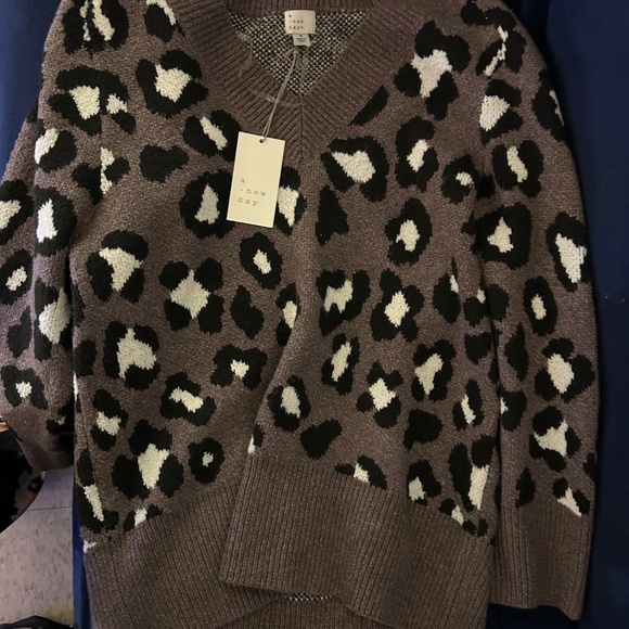 A New Day Vneck  Sweater - Picture 2 of 3